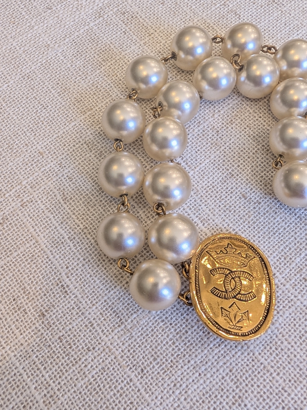 Chanel Vintage Coco Crown Double Strand Pearl Bracelet - Picture 3 of 8